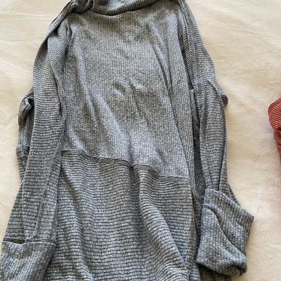 Sweaters - Picture 3 of 4